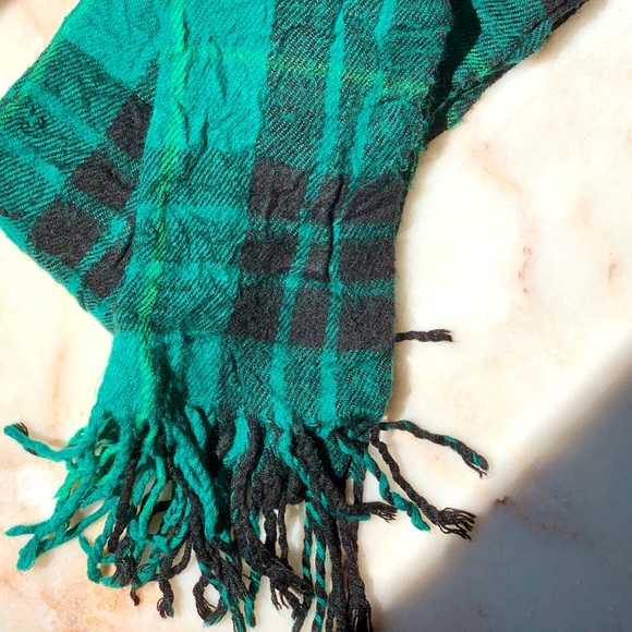 PLAID SCARF_GREEN + BLACK - Picture 5 of 6